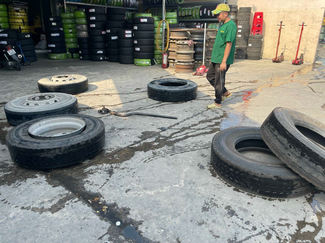 LỐP XE Ô TÔ - CÂY XĂNG DẦU 68 DĨ AN BÌNH DƯƠNG